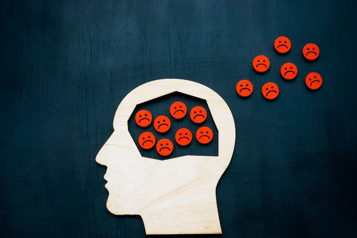 Hypnose et dépression : pensées négatives et ruminations symbolisées dans une tête
